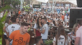 
<a style='margin-left: 5px;' class='btn btn-xs btn-social btn-facebook' href='https://www.facebook.com/sharer/sharer.php?u=https://galeramix.s01.web.getmuller.com.br/imagem/a68/800-800-90/conteudo/site_galerias/68/10-costelaco-do-jr-seco-127.jpg' rel='popup' data-width='500' data-height='400'><i class='fa fa-facebook'></i>Compartilhar <span class='hidden-xs'>no Facebook</span>
</a> 
<a class='btn btn-default btn-xs' target='_blank' href='imagem/a68/800-800-90/conteudo/site_galerias/68/10-costelaco-do-jr-seco-127.jpg'>
<span class='glyphicon glyphicon-cloud-download'></span> Salvar
</a>
