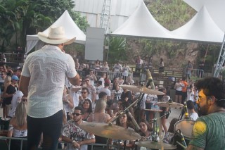 
<a style='margin-left: 5px;' class='btn btn-xs btn-social btn-facebook' href='https://www.facebook.com/sharer/sharer.php?u=https://galeramix.s01.web.getmuller.com.br/imagem/a68/800-800-90/conteudo/site_galerias/68/10-costelaco-do-jr-seco-128.jpg' rel='popup' data-width='500' data-height='400'><i class='fa fa-facebook'></i>Compartilhar <span class='hidden-xs'>no Facebook</span>
</a> 
<a class='btn btn-default btn-xs' target='_blank' href='imagem/a68/800-800-90/conteudo/site_galerias/68/10-costelaco-do-jr-seco-128.jpg'>
<span class='glyphicon glyphicon-cloud-download'></span> Salvar
</a>
