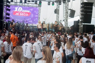 
<a style='margin-left: 5px;' class='btn btn-xs btn-social btn-facebook' href='https://www.facebook.com/sharer/sharer.php?u=https://galeramix.s01.web.getmuller.com.br/imagem/a68/800-800-90/conteudo/site_galerias/68/10-costelaco-do-jr-seco-129.jpg' rel='popup' data-width='500' data-height='400'><i class='fa fa-facebook'></i>Compartilhar <span class='hidden-xs'>no Facebook</span>
</a> 
<a class='btn btn-default btn-xs' target='_blank' href='imagem/a68/800-800-90/conteudo/site_galerias/68/10-costelaco-do-jr-seco-129.jpg'>
<span class='glyphicon glyphicon-cloud-download'></span> Salvar
</a>
