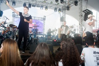 
<a style='margin-left: 5px;' class='btn btn-xs btn-social btn-facebook' href='https://www.facebook.com/sharer/sharer.php?u=https://galeramix.s01.web.getmuller.com.br/imagem/a68/800-800-90/conteudo/site_galerias/68/10-costelaco-do-jr-seco-131.jpg' rel='popup' data-width='500' data-height='400'><i class='fa fa-facebook'></i>Compartilhar <span class='hidden-xs'>no Facebook</span>
</a> 
<a class='btn btn-default btn-xs' target='_blank' href='imagem/a68/800-800-90/conteudo/site_galerias/68/10-costelaco-do-jr-seco-131.jpg'>
<span class='glyphicon glyphicon-cloud-download'></span> Salvar
</a>
