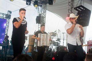 
<a style='margin-left: 5px;' class='btn btn-xs btn-social btn-facebook' href='https://www.facebook.com/sharer/sharer.php?u=https://galeramix.s01.web.getmuller.com.br/imagem/a68/800-800-90/conteudo/site_galerias/68/10-costelaco-do-jr-seco-132.jpg' rel='popup' data-width='500' data-height='400'><i class='fa fa-facebook'></i>Compartilhar <span class='hidden-xs'>no Facebook</span>
</a> 
<a class='btn btn-default btn-xs' target='_blank' href='imagem/a68/800-800-90/conteudo/site_galerias/68/10-costelaco-do-jr-seco-132.jpg'>
<span class='glyphicon glyphicon-cloud-download'></span> Salvar
</a>
