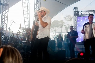 
<a style='margin-left: 5px;' class='btn btn-xs btn-social btn-facebook' href='https://www.facebook.com/sharer/sharer.php?u=https://galeramix.s01.web.getmuller.com.br/imagem/a68/800-800-90/conteudo/site_galerias/68/10-costelaco-do-jr-seco-133.jpg' rel='popup' data-width='500' data-height='400'><i class='fa fa-facebook'></i>Compartilhar <span class='hidden-xs'>no Facebook</span>
</a> 
<a class='btn btn-default btn-xs' target='_blank' href='imagem/a68/800-800-90/conteudo/site_galerias/68/10-costelaco-do-jr-seco-133.jpg'>
<span class='glyphicon glyphicon-cloud-download'></span> Salvar
</a>
