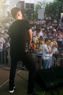 
<a style='margin-left: 5px;' class='btn btn-xs btn-social btn-facebook' href='https://www.facebook.com/sharer/sharer.php?u=https://galeramix.s01.web.getmuller.com.br/imagem/a68/800-800-90/conteudo/site_galerias/68/10-costelaco-do-jr-seco-135.jpg' rel='popup' data-width='500' data-height='400'><i class='fa fa-facebook'></i>Compartilhar <span class='hidden-xs'>no Facebook</span>
</a> 
<a class='btn btn-default btn-xs' target='_blank' href='imagem/a68/800-800-90/conteudo/site_galerias/68/10-costelaco-do-jr-seco-135.jpg'>
<span class='glyphicon glyphicon-cloud-download'></span> Salvar
</a>
