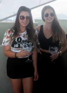 
<a style='margin-left: 5px;' class='btn btn-xs btn-social btn-facebook' href='https://www.facebook.com/sharer/sharer.php?u=https://galeramix.s01.web.getmuller.com.br/imagem/a68/800-800-90/conteudo/site_galerias/68/10-costelaco-do-jr-seco-142.jpg' rel='popup' data-width='500' data-height='400'><i class='fa fa-facebook'></i>Compartilhar <span class='hidden-xs'>no Facebook</span>
</a> 
<a class='btn btn-default btn-xs' target='_blank' href='imagem/a68/800-800-90/conteudo/site_galerias/68/10-costelaco-do-jr-seco-142.jpg'>
<span class='glyphicon glyphicon-cloud-download'></span> Salvar
</a>
