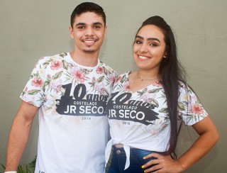 
<a style='margin-left: 5px;' class='btn btn-xs btn-social btn-facebook' href='https://www.facebook.com/sharer/sharer.php?u=https://galeramix.s01.web.getmuller.com.br/imagem/a68/800-800-90/conteudo/site_galerias/68/10-costelaco-do-jr-seco-16.jpg' rel='popup' data-width='500' data-height='400'><i class='fa fa-facebook'></i>Compartilhar <span class='hidden-xs'>no Facebook</span>
</a> 
<a class='btn btn-default btn-xs' target='_blank' href='imagem/a68/800-800-90/conteudo/site_galerias/68/10-costelaco-do-jr-seco-16.jpg'>
<span class='glyphicon glyphicon-cloud-download'></span> Salvar
</a>
