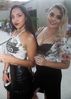 
<a style='margin-left: 5px;' class='btn btn-xs btn-social btn-facebook' href='https://www.facebook.com/sharer/sharer.php?u=https://galeramix.s01.web.getmuller.com.br/imagem/a68/800-800-90/conteudo/site_galerias/68/10-costelaco-do-jr-seco-162.jpg' rel='popup' data-width='500' data-height='400'><i class='fa fa-facebook'></i>Compartilhar <span class='hidden-xs'>no Facebook</span>
</a> 
<a class='btn btn-default btn-xs' target='_blank' href='imagem/a68/800-800-90/conteudo/site_galerias/68/10-costelaco-do-jr-seco-162.jpg'>
<span class='glyphicon glyphicon-cloud-download'></span> Salvar
</a>
