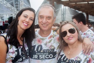 
<a style='margin-left: 5px;' class='btn btn-xs btn-social btn-facebook' href='https://www.facebook.com/sharer/sharer.php?u=https://galeramix.s01.web.getmuller.com.br/imagem/a68/800-800-90/conteudo/site_galerias/68/10-costelaco-do-jr-seco-164.jpg' rel='popup' data-width='500' data-height='400'><i class='fa fa-facebook'></i>Compartilhar <span class='hidden-xs'>no Facebook</span>
</a> 
<a class='btn btn-default btn-xs' target='_blank' href='imagem/a68/800-800-90/conteudo/site_galerias/68/10-costelaco-do-jr-seco-164.jpg'>
<span class='glyphicon glyphicon-cloud-download'></span> Salvar
</a>
