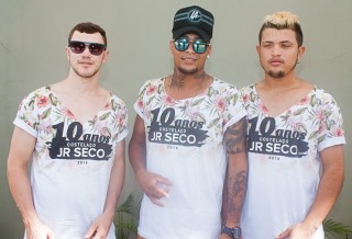 
<a style='margin-left: 5px;' class='btn btn-xs btn-social btn-facebook' href='https://www.facebook.com/sharer/sharer.php?u=https://galeramix.s01.web.getmuller.com.br/imagem/a68/800-800-90/conteudo/site_galerias/68/10-costelaco-do-jr-seco-18.jpg' rel='popup' data-width='500' data-height='400'><i class='fa fa-facebook'></i>Compartilhar <span class='hidden-xs'>no Facebook</span>
</a> 
<a class='btn btn-default btn-xs' target='_blank' href='imagem/a68/800-800-90/conteudo/site_galerias/68/10-costelaco-do-jr-seco-18.jpg'>
<span class='glyphicon glyphicon-cloud-download'></span> Salvar
</a>
