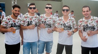 
<a style='margin-left: 5px;' class='btn btn-xs btn-social btn-facebook' href='https://www.facebook.com/sharer/sharer.php?u=https://galeramix.s01.web.getmuller.com.br/imagem/a68/800-800-90/conteudo/site_galerias/68/10-costelaco-do-jr-seco-184.jpg' rel='popup' data-width='500' data-height='400'><i class='fa fa-facebook'></i>Compartilhar <span class='hidden-xs'>no Facebook</span>
</a> 
<a class='btn btn-default btn-xs' target='_blank' href='imagem/a68/800-800-90/conteudo/site_galerias/68/10-costelaco-do-jr-seco-184.jpg'>
<span class='glyphicon glyphicon-cloud-download'></span> Salvar
</a>
