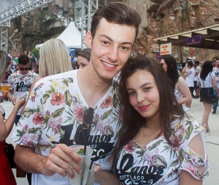 
<a style='margin-left: 5px;' class='btn btn-xs btn-social btn-facebook' href='https://www.facebook.com/sharer/sharer.php?u=https://galeramix.s01.web.getmuller.com.br/imagem/a68/800-800-90/conteudo/site_galerias/68/10-costelaco-do-jr-seco-186.jpg' rel='popup' data-width='500' data-height='400'><i class='fa fa-facebook'></i>Compartilhar <span class='hidden-xs'>no Facebook</span>
</a> 
<a class='btn btn-default btn-xs' target='_blank' href='imagem/a68/800-800-90/conteudo/site_galerias/68/10-costelaco-do-jr-seco-186.jpg'>
<span class='glyphicon glyphicon-cloud-download'></span> Salvar
</a>
