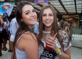 
<a style='margin-left: 5px;' class='btn btn-xs btn-social btn-facebook' href='https://www.facebook.com/sharer/sharer.php?u=https://galeramix.s01.web.getmuller.com.br/imagem/a68/800-800-90/conteudo/site_galerias/68/10-costelaco-do-jr-seco-189.jpg' rel='popup' data-width='500' data-height='400'><i class='fa fa-facebook'></i>Compartilhar <span class='hidden-xs'>no Facebook</span>
</a> 
<a class='btn btn-default btn-xs' target='_blank' href='imagem/a68/800-800-90/conteudo/site_galerias/68/10-costelaco-do-jr-seco-189.jpg'>
<span class='glyphicon glyphicon-cloud-download'></span> Salvar
</a>
