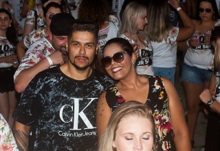 
<a style='margin-left: 5px;' class='btn btn-xs btn-social btn-facebook' href='https://www.facebook.com/sharer/sharer.php?u=https://galeramix.s01.web.getmuller.com.br/imagem/a68/800-800-90/conteudo/site_galerias/68/10-costelaco-do-jr-seco-198.jpg' rel='popup' data-width='500' data-height='400'><i class='fa fa-facebook'></i>Compartilhar <span class='hidden-xs'>no Facebook</span>
</a> 
<a class='btn btn-default btn-xs' target='_blank' href='imagem/a68/800-800-90/conteudo/site_galerias/68/10-costelaco-do-jr-seco-198.jpg'>
<span class='glyphicon glyphicon-cloud-download'></span> Salvar
</a>
