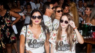 
<a style='margin-left: 5px;' class='btn btn-xs btn-social btn-facebook' href='https://www.facebook.com/sharer/sharer.php?u=https://galeramix.s01.web.getmuller.com.br/imagem/a68/800-800-90/conteudo/site_galerias/68/10-costelaco-do-jr-seco-201.jpg' rel='popup' data-width='500' data-height='400'><i class='fa fa-facebook'></i>Compartilhar <span class='hidden-xs'>no Facebook</span>
</a> 
<a class='btn btn-default btn-xs' target='_blank' href='imagem/a68/800-800-90/conteudo/site_galerias/68/10-costelaco-do-jr-seco-201.jpg'>
<span class='glyphicon glyphicon-cloud-download'></span> Salvar
</a>
