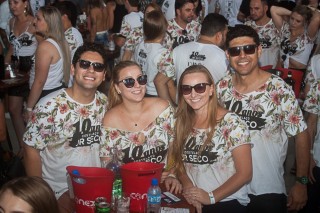 
<a style='margin-left: 5px;' class='btn btn-xs btn-social btn-facebook' href='https://www.facebook.com/sharer/sharer.php?u=https://galeramix.s01.web.getmuller.com.br/imagem/a68/800-800-90/conteudo/site_galerias/68/10-costelaco-do-jr-seco-204.jpg' rel='popup' data-width='500' data-height='400'><i class='fa fa-facebook'></i>Compartilhar <span class='hidden-xs'>no Facebook</span>
</a> 
<a class='btn btn-default btn-xs' target='_blank' href='imagem/a68/800-800-90/conteudo/site_galerias/68/10-costelaco-do-jr-seco-204.jpg'>
<span class='glyphicon glyphicon-cloud-download'></span> Salvar
</a>
