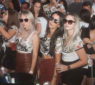 
<a style='margin-left: 5px;' class='btn btn-xs btn-social btn-facebook' href='https://www.facebook.com/sharer/sharer.php?u=https://galeramix.s01.web.getmuller.com.br/imagem/a68/800-800-90/conteudo/site_galerias/68/10-costelaco-do-jr-seco-206.jpg' rel='popup' data-width='500' data-height='400'><i class='fa fa-facebook'></i>Compartilhar <span class='hidden-xs'>no Facebook</span>
</a> 
<a class='btn btn-default btn-xs' target='_blank' href='imagem/a68/800-800-90/conteudo/site_galerias/68/10-costelaco-do-jr-seco-206.jpg'>
<span class='glyphicon glyphicon-cloud-download'></span> Salvar
</a>
