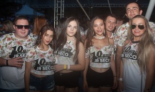 
<a style='margin-left: 5px;' class='btn btn-xs btn-social btn-facebook' href='https://www.facebook.com/sharer/sharer.php?u=https://galeramix.s01.web.getmuller.com.br/imagem/a68/800-800-90/conteudo/site_galerias/68/10-costelaco-do-jr-seco-214.jpg' rel='popup' data-width='500' data-height='400'><i class='fa fa-facebook'></i>Compartilhar <span class='hidden-xs'>no Facebook</span>
</a> 
<a class='btn btn-default btn-xs' target='_blank' href='imagem/a68/800-800-90/conteudo/site_galerias/68/10-costelaco-do-jr-seco-214.jpg'>
<span class='glyphicon glyphicon-cloud-download'></span> Salvar
</a>
