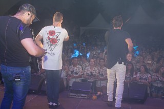 
<a style='margin-left: 5px;' class='btn btn-xs btn-social btn-facebook' href='https://www.facebook.com/sharer/sharer.php?u=https://galeramix.s01.web.getmuller.com.br/imagem/a68/800-800-90/conteudo/site_galerias/68/10-costelaco-do-jr-seco-216.jpg' rel='popup' data-width='500' data-height='400'><i class='fa fa-facebook'></i>Compartilhar <span class='hidden-xs'>no Facebook</span>
</a> 
<a class='btn btn-default btn-xs' target='_blank' href='imagem/a68/800-800-90/conteudo/site_galerias/68/10-costelaco-do-jr-seco-216.jpg'>
<span class='glyphicon glyphicon-cloud-download'></span> Salvar
</a>
