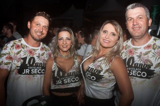 
<a style='margin-left: 5px;' class='btn btn-xs btn-social btn-facebook' href='https://www.facebook.com/sharer/sharer.php?u=https://galeramix.s01.web.getmuller.com.br/imagem/a68/800-800-90/conteudo/site_galerias/68/10-costelaco-do-jr-seco-229.jpg' rel='popup' data-width='500' data-height='400'><i class='fa fa-facebook'></i>Compartilhar <span class='hidden-xs'>no Facebook</span>
</a> 
<a class='btn btn-default btn-xs' target='_blank' href='imagem/a68/800-800-90/conteudo/site_galerias/68/10-costelaco-do-jr-seco-229.jpg'>
<span class='glyphicon glyphicon-cloud-download'></span> Salvar
</a>
