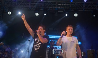 
<a style='margin-left: 5px;' class='btn btn-xs btn-social btn-facebook' href='https://www.facebook.com/sharer/sharer.php?u=https://galeramix.s01.web.getmuller.com.br/imagem/a68/800-800-90/conteudo/site_galerias/68/10-costelaco-do-jr-seco-230.jpg' rel='popup' data-width='500' data-height='400'><i class='fa fa-facebook'></i>Compartilhar <span class='hidden-xs'>no Facebook</span>
</a> 
<a class='btn btn-default btn-xs' target='_blank' href='imagem/a68/800-800-90/conteudo/site_galerias/68/10-costelaco-do-jr-seco-230.jpg'>
<span class='glyphicon glyphicon-cloud-download'></span> Salvar
</a>
