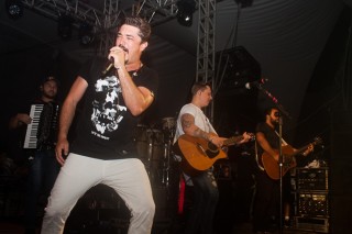 
<a style='margin-left: 5px;' class='btn btn-xs btn-social btn-facebook' href='https://www.facebook.com/sharer/sharer.php?u=https://galeramix.s01.web.getmuller.com.br/imagem/a68/800-800-90/conteudo/site_galerias/68/10-costelaco-do-jr-seco-236.jpg' rel='popup' data-width='500' data-height='400'><i class='fa fa-facebook'></i>Compartilhar <span class='hidden-xs'>no Facebook</span>
</a> 
<a class='btn btn-default btn-xs' target='_blank' href='imagem/a68/800-800-90/conteudo/site_galerias/68/10-costelaco-do-jr-seco-236.jpg'>
<span class='glyphicon glyphicon-cloud-download'></span> Salvar
</a>
