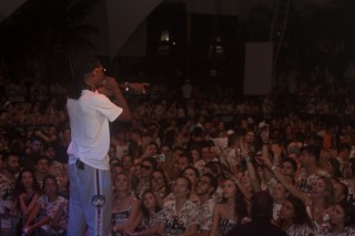 
<a style='margin-left: 5px;' class='btn btn-xs btn-social btn-facebook' href='https://www.facebook.com/sharer/sharer.php?u=https://galeramix.s01.web.getmuller.com.br/imagem/a68/800-800-90/conteudo/site_galerias/68/10-costelaco-do-jr-seco-244.jpg' rel='popup' data-width='500' data-height='400'><i class='fa fa-facebook'></i>Compartilhar <span class='hidden-xs'>no Facebook</span>
</a> 
<a class='btn btn-default btn-xs' target='_blank' href='imagem/a68/800-800-90/conteudo/site_galerias/68/10-costelaco-do-jr-seco-244.jpg'>
<span class='glyphicon glyphicon-cloud-download'></span> Salvar
</a>
