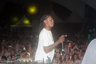 
<a style='margin-left: 5px;' class='btn btn-xs btn-social btn-facebook' href='https://www.facebook.com/sharer/sharer.php?u=https://galeramix.s01.web.getmuller.com.br/imagem/a68/800-800-90/conteudo/site_galerias/68/10-costelaco-do-jr-seco-246.jpg' rel='popup' data-width='500' data-height='400'><i class='fa fa-facebook'></i>Compartilhar <span class='hidden-xs'>no Facebook</span>
</a> 
<a class='btn btn-default btn-xs' target='_blank' href='imagem/a68/800-800-90/conteudo/site_galerias/68/10-costelaco-do-jr-seco-246.jpg'>
<span class='glyphicon glyphicon-cloud-download'></span> Salvar
</a>
