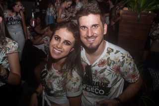 
<a style='margin-left: 5px;' class='btn btn-xs btn-social btn-facebook' href='https://www.facebook.com/sharer/sharer.php?u=https://galeramix.s01.web.getmuller.com.br/imagem/a68/800-800-90/conteudo/site_galerias/68/10-costelaco-do-jr-seco-254.jpg' rel='popup' data-width='500' data-height='400'><i class='fa fa-facebook'></i>Compartilhar <span class='hidden-xs'>no Facebook</span>
</a> 
<a class='btn btn-default btn-xs' target='_blank' href='imagem/a68/800-800-90/conteudo/site_galerias/68/10-costelaco-do-jr-seco-254.jpg'>
<span class='glyphicon glyphicon-cloud-download'></span> Salvar
</a>
