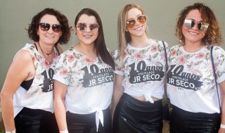 
<a style='margin-left: 5px;' class='btn btn-xs btn-social btn-facebook' href='https://www.facebook.com/sharer/sharer.php?u=https://galeramix.s01.web.getmuller.com.br/imagem/a68/800-800-90/conteudo/site_galerias/68/10-costelaco-do-jr-seco-31.jpg' rel='popup' data-width='500' data-height='400'><i class='fa fa-facebook'></i>Compartilhar <span class='hidden-xs'>no Facebook</span>
</a> 
<a class='btn btn-default btn-xs' target='_blank' href='imagem/a68/800-800-90/conteudo/site_galerias/68/10-costelaco-do-jr-seco-31.jpg'>
<span class='glyphicon glyphicon-cloud-download'></span> Salvar
</a>
