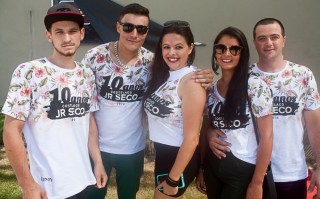 
<a style='margin-left: 5px;' class='btn btn-xs btn-social btn-facebook' href='https://www.facebook.com/sharer/sharer.php?u=https://galeramix.s01.web.getmuller.com.br/imagem/a68/800-800-90/conteudo/site_galerias/68/10-costelaco-do-jr-seco-5.jpg' rel='popup' data-width='500' data-height='400'><i class='fa fa-facebook'></i>Compartilhar <span class='hidden-xs'>no Facebook</span>
</a> 
<a class='btn btn-default btn-xs' target='_blank' href='imagem/a68/800-800-90/conteudo/site_galerias/68/10-costelaco-do-jr-seco-5.jpg'>
<span class='glyphicon glyphicon-cloud-download'></span> Salvar
</a>
