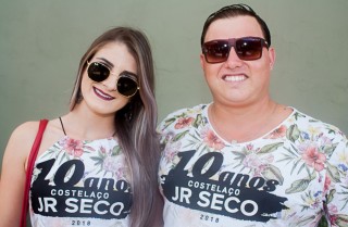 
<a style='margin-left: 5px;' class='btn btn-xs btn-social btn-facebook' href='https://www.facebook.com/sharer/sharer.php?u=https://galeramix.s01.web.getmuller.com.br/imagem/a68/800-800-90/conteudo/site_galerias/68/10-costelaco-do-jr-seco-60.jpg' rel='popup' data-width='500' data-height='400'><i class='fa fa-facebook'></i>Compartilhar <span class='hidden-xs'>no Facebook</span>
</a> 
<a class='btn btn-default btn-xs' target='_blank' href='imagem/a68/800-800-90/conteudo/site_galerias/68/10-costelaco-do-jr-seco-60.jpg'>
<span class='glyphicon glyphicon-cloud-download'></span> Salvar
</a>
