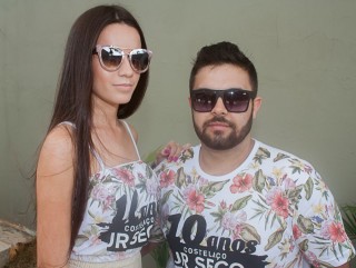 
<a style='margin-left: 5px;' class='btn btn-xs btn-social btn-facebook' href='https://www.facebook.com/sharer/sharer.php?u=https://galeramix.s01.web.getmuller.com.br/imagem/a68/800-800-90/conteudo/site_galerias/68/10-costelaco-do-jr-seco-63.jpg' rel='popup' data-width='500' data-height='400'><i class='fa fa-facebook'></i>Compartilhar <span class='hidden-xs'>no Facebook</span>
</a> 
<a class='btn btn-default btn-xs' target='_blank' href='imagem/a68/800-800-90/conteudo/site_galerias/68/10-costelaco-do-jr-seco-63.jpg'>
<span class='glyphicon glyphicon-cloud-download'></span> Salvar
</a>
