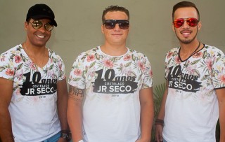 
<a style='margin-left: 5px;' class='btn btn-xs btn-social btn-facebook' href='https://www.facebook.com/sharer/sharer.php?u=https://galeramix.s01.web.getmuller.com.br/imagem/a68/800-800-90/conteudo/site_galerias/68/10-costelaco-do-jr-seco-68.jpg' rel='popup' data-width='500' data-height='400'><i class='fa fa-facebook'></i>Compartilhar <span class='hidden-xs'>no Facebook</span>
</a> 
<a class='btn btn-default btn-xs' target='_blank' href='imagem/a68/800-800-90/conteudo/site_galerias/68/10-costelaco-do-jr-seco-68.jpg'>
<span class='glyphicon glyphicon-cloud-download'></span> Salvar
</a>
