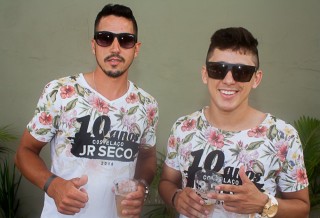 
<a style='margin-left: 5px;' class='btn btn-xs btn-social btn-facebook' href='https://www.facebook.com/sharer/sharer.php?u=https://galeramix.s01.web.getmuller.com.br/imagem/a68/800-800-90/conteudo/site_galerias/68/10-costelaco-do-jr-seco-78.jpg' rel='popup' data-width='500' data-height='400'><i class='fa fa-facebook'></i>Compartilhar <span class='hidden-xs'>no Facebook</span>
</a> 
<a class='btn btn-default btn-xs' target='_blank' href='imagem/a68/800-800-90/conteudo/site_galerias/68/10-costelaco-do-jr-seco-78.jpg'>
<span class='glyphicon glyphicon-cloud-download'></span> Salvar
</a>
