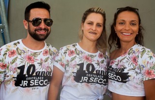 
<a style='margin-left: 5px;' class='btn btn-xs btn-social btn-facebook' href='https://www.facebook.com/sharer/sharer.php?u=https://galeramix.s01.web.getmuller.com.br/imagem/a68/800-800-90/conteudo/site_galerias/68/10-costelaco-do-jr-seco-79.jpg' rel='popup' data-width='500' data-height='400'><i class='fa fa-facebook'></i>Compartilhar <span class='hidden-xs'>no Facebook</span>
</a> 
<a class='btn btn-default btn-xs' target='_blank' href='imagem/a68/800-800-90/conteudo/site_galerias/68/10-costelaco-do-jr-seco-79.jpg'>
<span class='glyphicon glyphicon-cloud-download'></span> Salvar
</a>
