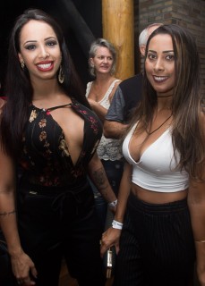 
<a style='margin-left: 5px;' class='btn btn-xs btn-social btn-facebook' href='https://www.facebook.com/sharer/sharer.php?u=https://galeramix.s01.web.getmuller.com.br/imagem/a69/800-800-90/conteudo/site_galerias/69/matheus-e-kauan-no-petry-galera-mix-24.jpg' rel='popup' data-width='500' data-height='400'><i class='fa fa-facebook'></i>Compartilhar <span class='hidden-xs'>no Facebook</span>
</a> 
<a class='btn btn-default btn-xs' target='_blank' href='imagem/a69/800-800-90/conteudo/site_galerias/69/matheus-e-kauan-no-petry-galera-mix-24.jpg'>
<span class='glyphicon glyphicon-cloud-download'></span> Salvar
</a>
