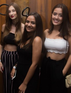 
<a style='margin-left: 5px;' class='btn btn-xs btn-social btn-facebook' href='https://www.facebook.com/sharer/sharer.php?u=https://galeramix.s01.web.getmuller.com.br/imagem/a69/800-800-90/conteudo/site_galerias/69/matheus-e-kauan-no-petry-galera-mix-27.jpg' rel='popup' data-width='500' data-height='400'><i class='fa fa-facebook'></i>Compartilhar <span class='hidden-xs'>no Facebook</span>
</a> 
<a class='btn btn-default btn-xs' target='_blank' href='imagem/a69/800-800-90/conteudo/site_galerias/69/matheus-e-kauan-no-petry-galera-mix-27.jpg'>
<span class='glyphicon glyphicon-cloud-download'></span> Salvar
</a>
