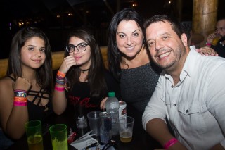 
<a style='margin-left: 5px;' class='btn btn-xs btn-social btn-facebook' href='https://www.facebook.com/sharer/sharer.php?u=https://galeramix.s01.web.getmuller.com.br/imagem/a69/800-800-90/conteudo/site_galerias/69/matheus-e-kauan-no-petry-galera-mix-3.jpg' rel='popup' data-width='500' data-height='400'><i class='fa fa-facebook'></i>Compartilhar <span class='hidden-xs'>no Facebook</span>
</a> 
<a class='btn btn-default btn-xs' target='_blank' href='imagem/a69/800-800-90/conteudo/site_galerias/69/matheus-e-kauan-no-petry-galera-mix-3.jpg'>
<span class='glyphicon glyphicon-cloud-download'></span> Salvar
</a>
