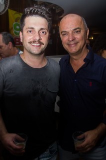 
<a style='margin-left: 5px;' class='btn btn-xs btn-social btn-facebook' href='https://www.facebook.com/sharer/sharer.php?u=https://galeramix.s01.web.getmuller.com.br/imagem/a69/800-800-90/conteudo/site_galerias/69/matheus-e-kauan-no-petry-galera-mix-34.jpg' rel='popup' data-width='500' data-height='400'><i class='fa fa-facebook'></i>Compartilhar <span class='hidden-xs'>no Facebook</span>
</a> 
<a class='btn btn-default btn-xs' target='_blank' href='imagem/a69/800-800-90/conteudo/site_galerias/69/matheus-e-kauan-no-petry-galera-mix-34.jpg'>
<span class='glyphicon glyphicon-cloud-download'></span> Salvar
</a>
