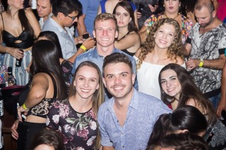 
<a style='margin-left: 5px;' class='btn btn-xs btn-social btn-facebook' href='https://www.facebook.com/sharer/sharer.php?u=https://galeramix.s01.web.getmuller.com.br/imagem/a69/800-800-90/conteudo/site_galerias/69/matheus-e-kauan-no-petry-galera-mix-50.jpg' rel='popup' data-width='500' data-height='400'><i class='fa fa-facebook'></i>Compartilhar <span class='hidden-xs'>no Facebook</span>
</a> 
<a class='btn btn-default btn-xs' target='_blank' href='imagem/a69/800-800-90/conteudo/site_galerias/69/matheus-e-kauan-no-petry-galera-mix-50.jpg'>
<span class='glyphicon glyphicon-cloud-download'></span> Salvar
</a>
