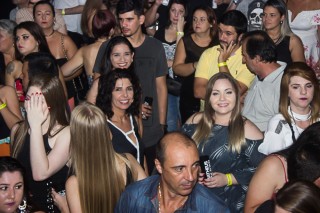 
<a style='margin-left: 5px;' class='btn btn-xs btn-social btn-facebook' href='https://www.facebook.com/sharer/sharer.php?u=https://galeramix.s01.web.getmuller.com.br/imagem/a69/800-800-90/conteudo/site_galerias/69/matheus-e-kauan-no-petry-galera-mix-52.jpg' rel='popup' data-width='500' data-height='400'><i class='fa fa-facebook'></i>Compartilhar <span class='hidden-xs'>no Facebook</span>
</a> 
<a class='btn btn-default btn-xs' target='_blank' href='imagem/a69/800-800-90/conteudo/site_galerias/69/matheus-e-kauan-no-petry-galera-mix-52.jpg'>
<span class='glyphicon glyphicon-cloud-download'></span> Salvar
</a>
