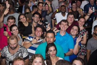 
<a style='margin-left: 5px;' class='btn btn-xs btn-social btn-facebook' href='https://www.facebook.com/sharer/sharer.php?u=https://galeramix.s01.web.getmuller.com.br/imagem/a69/800-800-90/conteudo/site_galerias/69/matheus-e-kauan-no-petry-galera-mix-56.jpg' rel='popup' data-width='500' data-height='400'><i class='fa fa-facebook'></i>Compartilhar <span class='hidden-xs'>no Facebook</span>
</a> 
<a class='btn btn-default btn-xs' target='_blank' href='imagem/a69/800-800-90/conteudo/site_galerias/69/matheus-e-kauan-no-petry-galera-mix-56.jpg'>
<span class='glyphicon glyphicon-cloud-download'></span> Salvar
</a>
