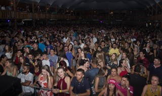 
<a style='margin-left: 5px;' class='btn btn-xs btn-social btn-facebook' href='https://www.facebook.com/sharer/sharer.php?u=https://galeramix.s01.web.getmuller.com.br/imagem/a69/800-800-90/conteudo/site_galerias/69/matheus-e-kauan-no-petry-galera-mix-59.jpg' rel='popup' data-width='500' data-height='400'><i class='fa fa-facebook'></i>Compartilhar <span class='hidden-xs'>no Facebook</span>
</a> 
<a class='btn btn-default btn-xs' target='_blank' href='imagem/a69/800-800-90/conteudo/site_galerias/69/matheus-e-kauan-no-petry-galera-mix-59.jpg'>
<span class='glyphicon glyphicon-cloud-download'></span> Salvar
</a>
