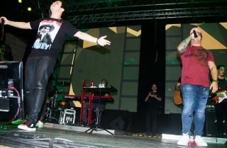 
<a style='margin-left: 5px;' class='btn btn-xs btn-social btn-facebook' href='https://www.facebook.com/sharer/sharer.php?u=https://galeramix.s01.web.getmuller.com.br/imagem/a69/800-800-90/conteudo/site_galerias/69/matheus-e-kauan-no-petry-galera-mix-77.jpg' rel='popup' data-width='500' data-height='400'><i class='fa fa-facebook'></i>Compartilhar <span class='hidden-xs'>no Facebook</span>
</a> 
<a class='btn btn-default btn-xs' target='_blank' href='imagem/a69/800-800-90/conteudo/site_galerias/69/matheus-e-kauan-no-petry-galera-mix-77.jpg'>
<span class='glyphicon glyphicon-cloud-download'></span> Salvar
</a>
