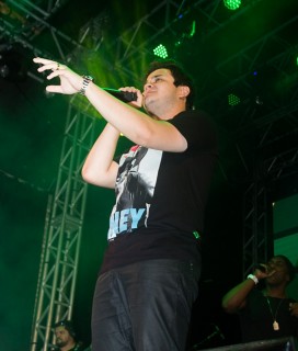 
<a style='margin-left: 5px;' class='btn btn-xs btn-social btn-facebook' href='https://www.facebook.com/sharer/sharer.php?u=https://galeramix.s01.web.getmuller.com.br/imagem/a69/800-800-90/conteudo/site_galerias/69/matheus-e-kauan-no-petry-galera-mix-78.jpg' rel='popup' data-width='500' data-height='400'><i class='fa fa-facebook'></i>Compartilhar <span class='hidden-xs'>no Facebook</span>
</a> 
<a class='btn btn-default btn-xs' target='_blank' href='imagem/a69/800-800-90/conteudo/site_galerias/69/matheus-e-kauan-no-petry-galera-mix-78.jpg'>
<span class='glyphicon glyphicon-cloud-download'></span> Salvar
</a>
