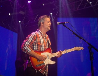 
                                    <a style='margin-left: 5px;' class='btn btn-xs btn-social btn-facebook' href='https://www.facebook.com/sharer/sharer.php?u=https://galeramix.s01.web.getmuller.com.br/imagem/a71/800-800-90/conteudo/site_galerias/71/0001-galera-mix-petry-victor-e-leo-cezar-menotti-e-fabiano-82.jpg' rel='popup' data-width='500' data-height='400'><i class='fa fa-facebook'></i>Compartilhar <span class='hidden-xs'>no Facebook</span>
                                </a> 
                                <a class='btn btn-default btn-xs' target='_blank' href='imagem/a71/800-800-90/conteudo/site_galerias/71/0001-galera-mix-petry-victor-e-leo-cezar-menotti-e-fabiano-82.jpg'>
                                    <span class='glyphicon glyphicon-cloud-download'></span> Salvar
                                </a>
                                