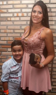 
                                <a style='margin-left: 5px;' class='btn btn-xs btn-social btn-facebook' href='https://www.facebook.com/sharer/sharer.php?u=https://galeramix.s01.web.getmuller.com.br/imagem/a71/800-800-90/conteudo/site_galerias/71/galera-mix-petry-victor-e-leo-cezar-menotti-e-fabiano-1.jpg' rel='popup' data-width='500' data-height='400'><i class='fa fa-facebook'></i>Compartilhar <span class='hidden-xs'>no Facebook</span>
                            </a> 
                            <a class='btn btn-default btn-xs' target='_blank' href='imagem/a71/800-800-90/conteudo/site_galerias/71/galera-mix-petry-victor-e-leo-cezar-menotti-e-fabiano-1.jpg'>
                                <span class='glyphicon glyphicon-cloud-download'></span> Salvar
                            </a>
                            