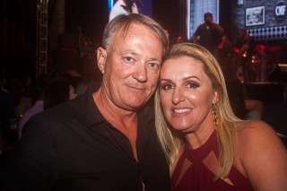 
                            <a style='margin-left: 5px;' class='btn btn-xs btn-social btn-facebook' href='https://www.facebook.com/sharer/sharer.php?u=https://galeramix.s01.web.getmuller.com.br/imagem/a71/800-800-90/conteudo/site_galerias/71/galera-mix-petry-victor-e-leo-cezar-menotti-e-fabiano-10.jpg' rel='popup' data-width='500' data-height='400'><i class='fa fa-facebook'></i>Compartilhar <span class='hidden-xs'>no Facebook</span>
                        </a> 
                        <a class='btn btn-default btn-xs' target='_blank' href='imagem/a71/800-800-90/conteudo/site_galerias/71/galera-mix-petry-victor-e-leo-cezar-menotti-e-fabiano-10.jpg'>
                            <span class='glyphicon glyphicon-cloud-download'></span> Salvar
                        </a>
                        