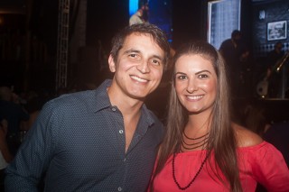 
                        <a style='margin-left: 5px;' class='btn btn-xs btn-social btn-facebook' href='https://www.facebook.com/sharer/sharer.php?u=https://galeramix.s01.web.getmuller.com.br/imagem/a71/800-800-90/conteudo/site_galerias/71/galera-mix-petry-victor-e-leo-cezar-menotti-e-fabiano-11.jpg' rel='popup' data-width='500' data-height='400'><i class='fa fa-facebook'></i>Compartilhar <span class='hidden-xs'>no Facebook</span>
                    </a> 
                    <a class='btn btn-default btn-xs' target='_blank' href='imagem/a71/800-800-90/conteudo/site_galerias/71/galera-mix-petry-victor-e-leo-cezar-menotti-e-fabiano-11.jpg'>
                        <span class='glyphicon glyphicon-cloud-download'></span> Salvar
                    </a>
                    