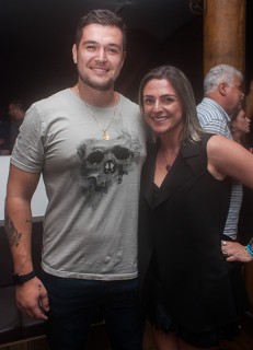 
<a style='margin-left: 5px;' class='btn btn-xs btn-social btn-facebook' href='https://www.facebook.com/sharer/sharer.php?u=https://galeramix.s01.web.getmuller.com.br/imagem/a71/800-800-90/conteudo/site_galerias/71/galera-mix-petry-victor-e-leo-cezar-menotti-e-fabiano-25.jpg' rel='popup' data-width='500' data-height='400'><i class='fa fa-facebook'></i>Compartilhar <span class='hidden-xs'>no Facebook</span>
</a> 
<a class='btn btn-default btn-xs' target='_blank' href='imagem/a71/800-800-90/conteudo/site_galerias/71/galera-mix-petry-victor-e-leo-cezar-menotti-e-fabiano-25.jpg'>
<span class='glyphicon glyphicon-cloud-download'></span> Salvar
</a>
