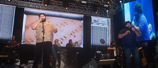 
<a style='margin-left: 5px;' class='btn btn-xs btn-social btn-facebook' href='https://www.facebook.com/sharer/sharer.php?u=https://galeramix.s01.web.getmuller.com.br/imagem/a71/800-800-90/conteudo/site_galerias/71/galera-mix-petry-victor-e-leo-cezar-menotti-e-fabiano-3.jpg' rel='popup' data-width='500' data-height='400'><i class='fa fa-facebook'></i>Compartilhar <span class='hidden-xs'>no Facebook</span>
</a> 
<a class='btn btn-default btn-xs' target='_blank' href='imagem/a71/800-800-90/conteudo/site_galerias/71/galera-mix-petry-victor-e-leo-cezar-menotti-e-fabiano-3.jpg'>
<span class='glyphicon glyphicon-cloud-download'></span> Salvar
</a>
